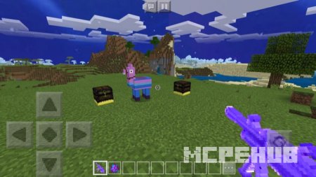 Игрок с фиолетовым автоматом нашёл пару сундуков и разноцветную овцу