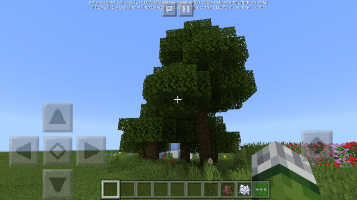 Высокое реалистичное дерево перед игроком
