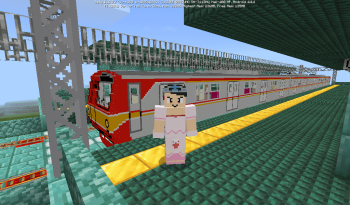 Игрок на фоне японской железной дороги с поездом на карте