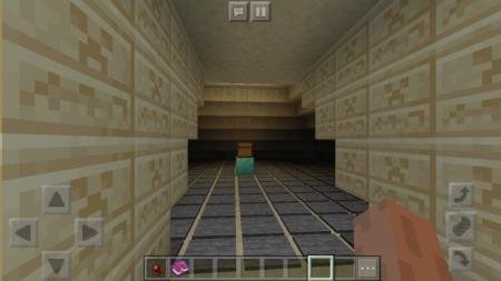 Игрок на входе в пирамиду видит сундук с сокровищами, спрятанными в ней