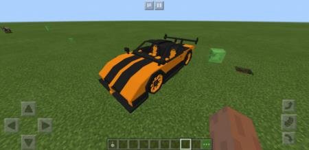 Оранжевый спортивный автомобиль Пагани Зонда