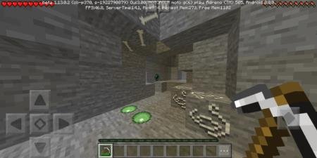 Игрок в пещере нашёл руду с предметами