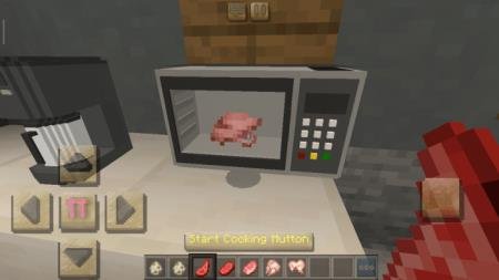 Игрок готовит мясо в микроволновой печи