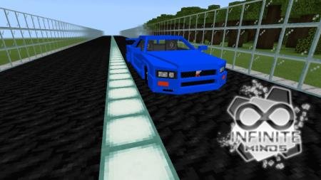 Синий Nissan Skyline GT-R мчит по трассе в игре