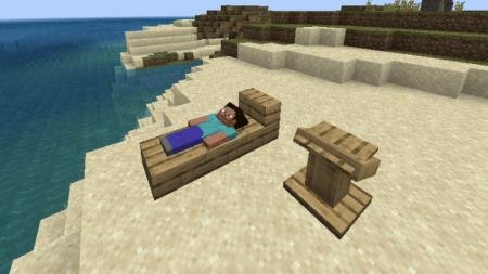 Игрок лежит на деревянном лежаке возле реки с песчаным пляжем