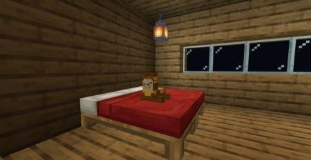 Плюшевая лама лежит на кровати в доме
