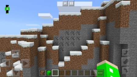 Игрок перед снежным холмом с генерациями угля