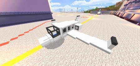 Белый самолёт стоит на одной из площадок аэропорта в Майнркафт