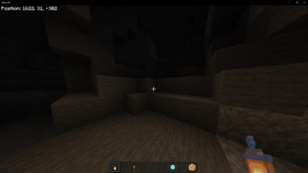 Игрок с лампой в пещере