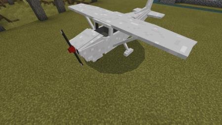 Взгляд на самолёт SpaghettiJet’s Cessna 172 с пропеллером в передней части