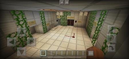 Игрок в заброшенной комнате фонда SCP с лианами и паутиной