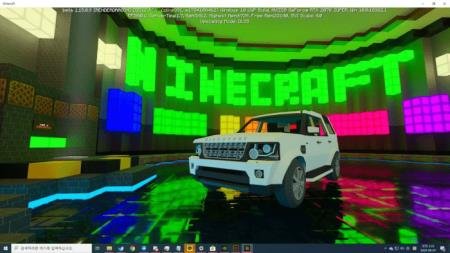 Очень красивый и детально выполненный автомобиль "Land Rover Discovery 4" на фоне надписи Minecraft