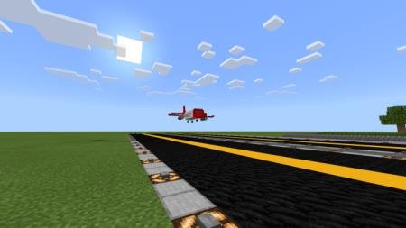 Красный самолёт взлетает со взлётной полосы