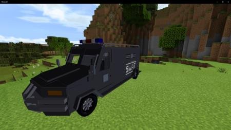 Вид сбоку на полицейских фургон для перевозки заключённых