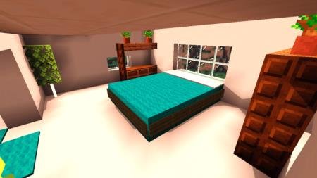 Огмроная кровать в спальной комнате с голубым одеялом