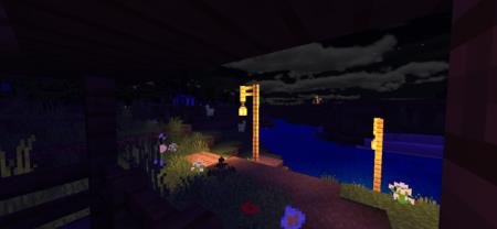 Столбы с фонарями горят ночью возле реки