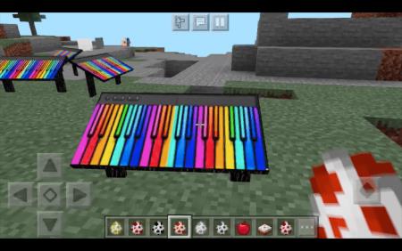 Синтезатор с разноцветными клавишами