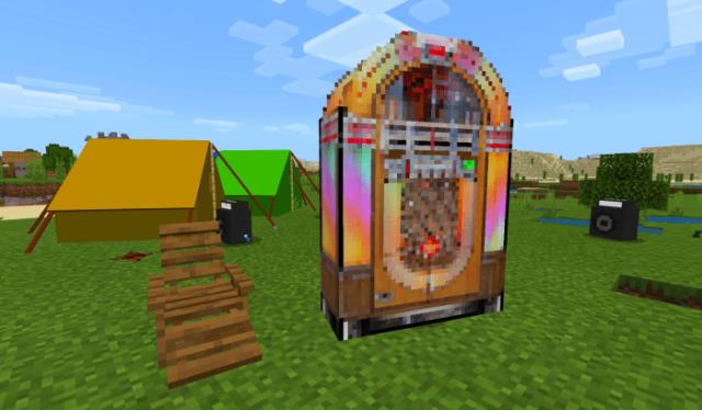 Музыкальный автомат, кресло-качалка и две палатки в игре
