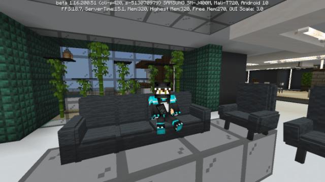 Игрок отдыхает на диване роскошного особняка