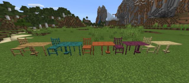 Деревянные столы и стулья на траве