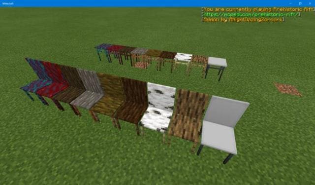 Стулья и столы из разной древесины