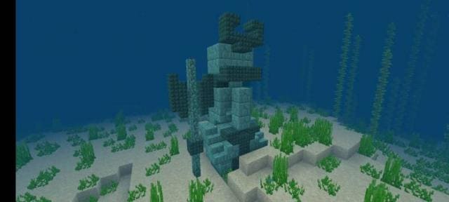 Статуя деревенского жителя под водой