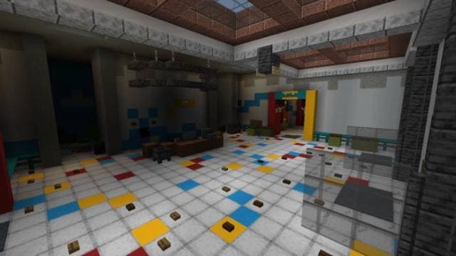 Комната с разноцветными блоками на полу