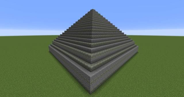 Красивая пирамида вид сзади