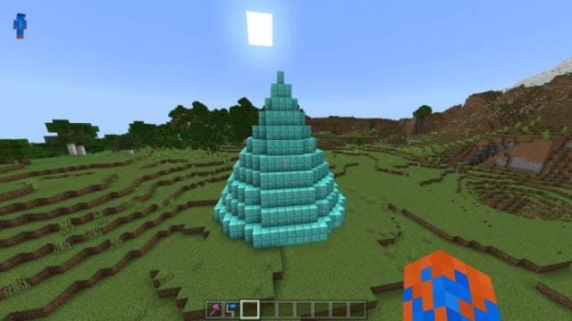 Пирамида из алмазных блоков