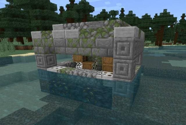 Каменная структура в воде