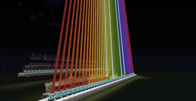 Как выглядит разноцветный маяк ночью 2