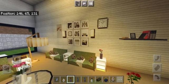 Уютная комната с картинами