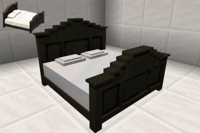 Старинная черная кровать