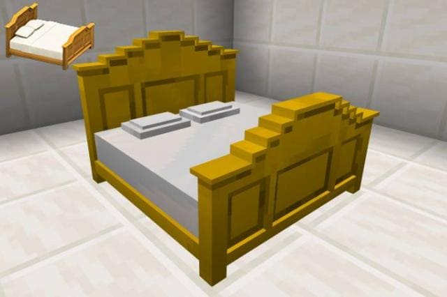 Старинная золотая кровать