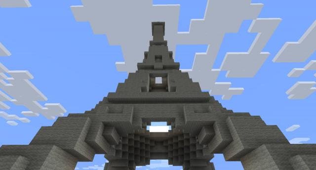Эйфелева башня вид снизу