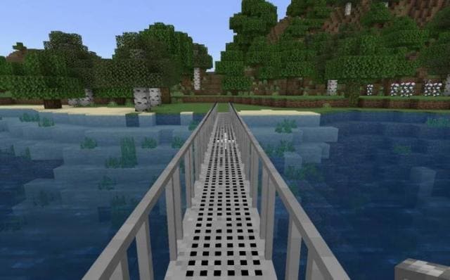 Металлический мост через реку