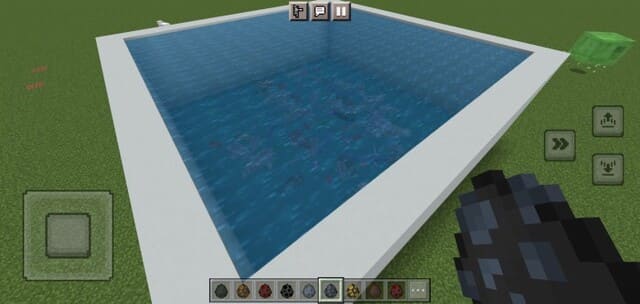 Большой бассейн с рыбами