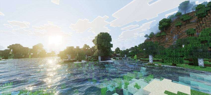 Яркие лучи Солнца на воде