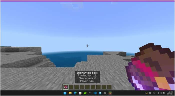 Игрок с Зачарованной книгой в руке