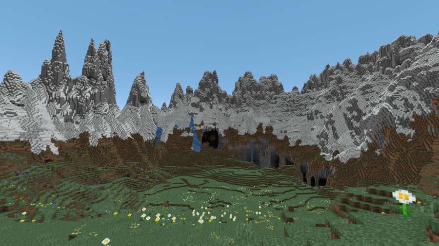 Как выглядят снежные горы с долины