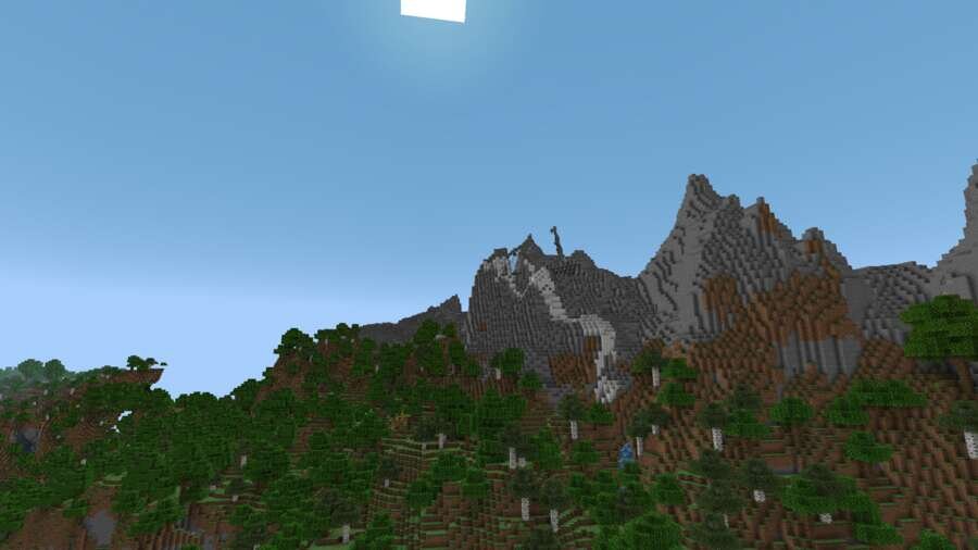 Массивные горы в игре на фоне леса