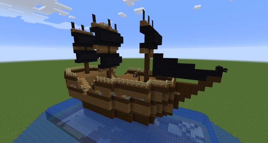 Пиратское судно вид спереди