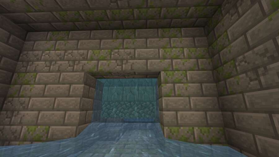 Вид из подземной крепости на воду снаружи