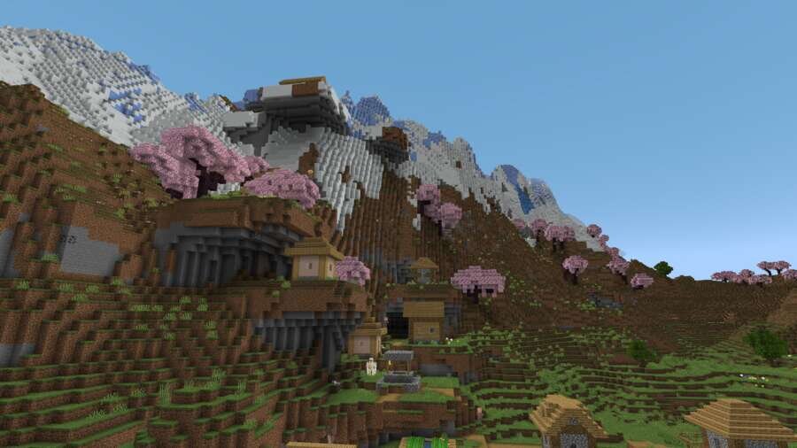 Вид на деревню на горе сбоку