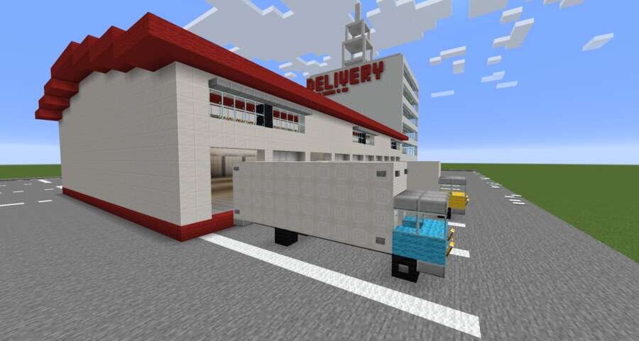 Огромный склад и машина перед игроком