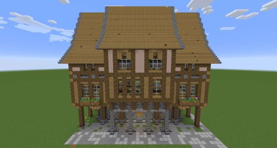 Большой, средневековый особняк вид спереди