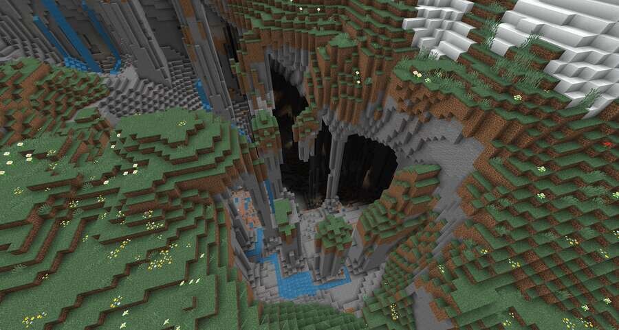 Мощная пещера посреди высоких гор и ущелья