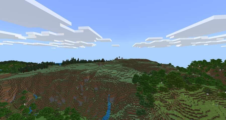 Высокие горы рядом с равниной