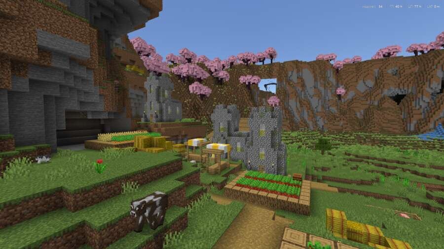 Вид на деревушку вблизи, сакуру и склоны высокой горы