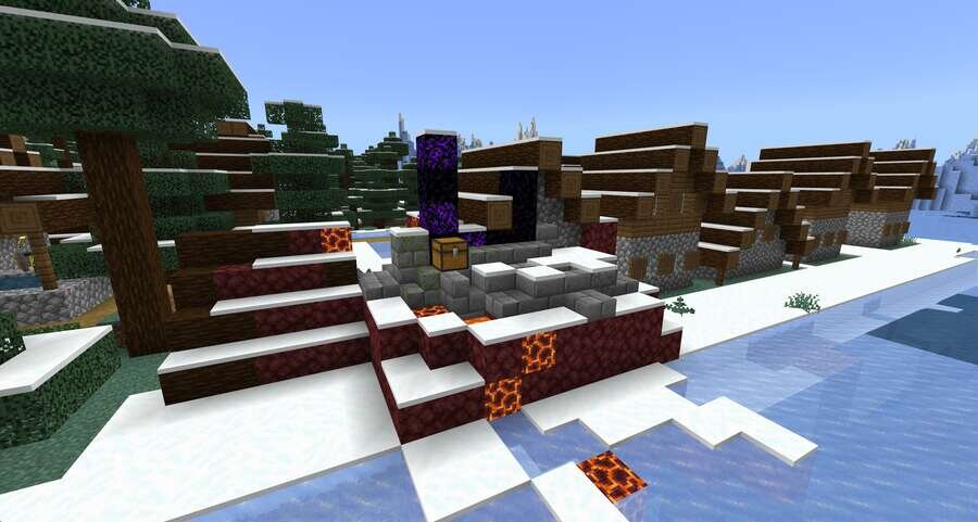 Разрушенный портал прямо между домиков